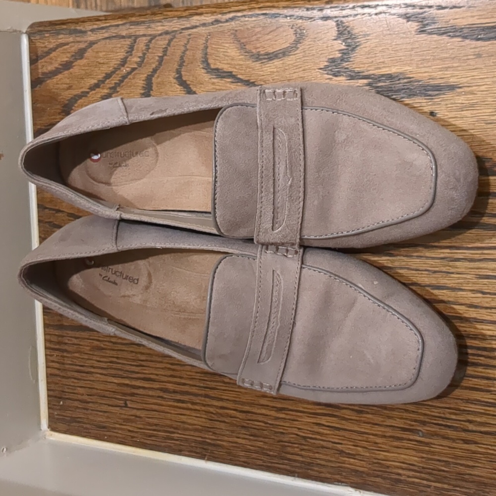Women's shoes, size 8